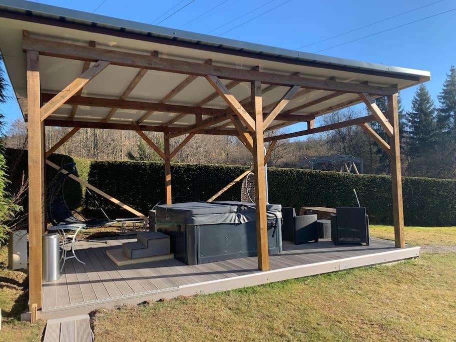 Chalet 2 Personnes Avec Jacuzzi Et Piscine Saisonniere Partagee Corcieux Esterno foto