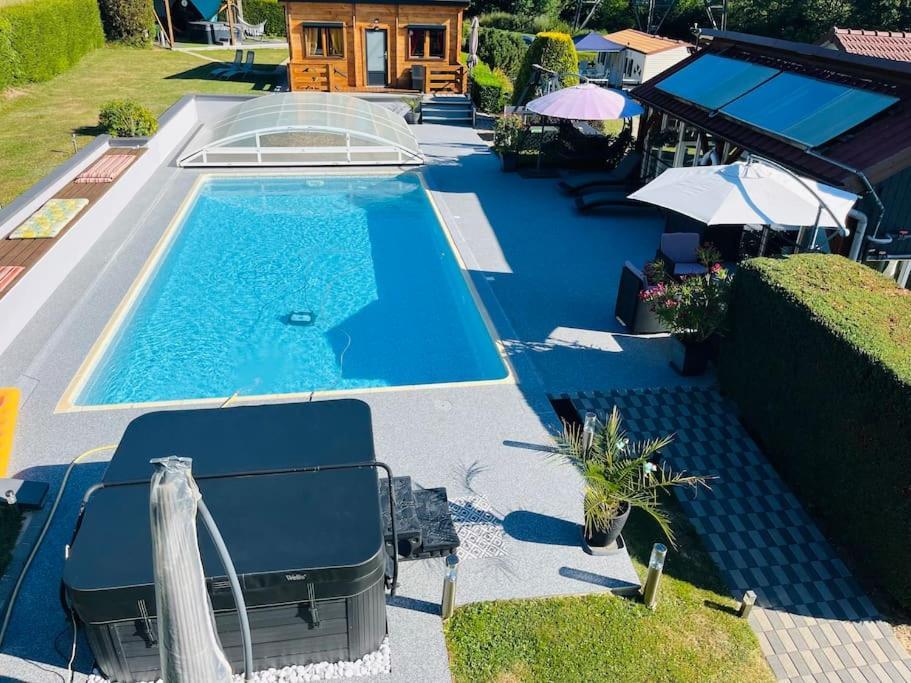 Chalet 2 Personnes Avec Jacuzzi Et Piscine Saisonniere Partagee Corcieux Esterno foto