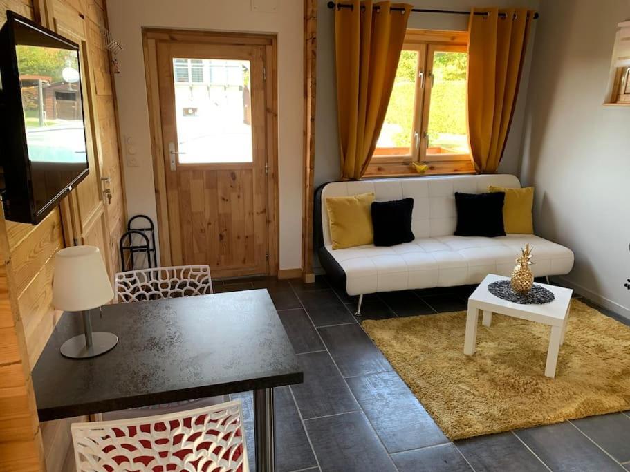 Chalet 2 Personnes Avec Jacuzzi Et Piscine Saisonniere Partagee Corcieux Esterno foto