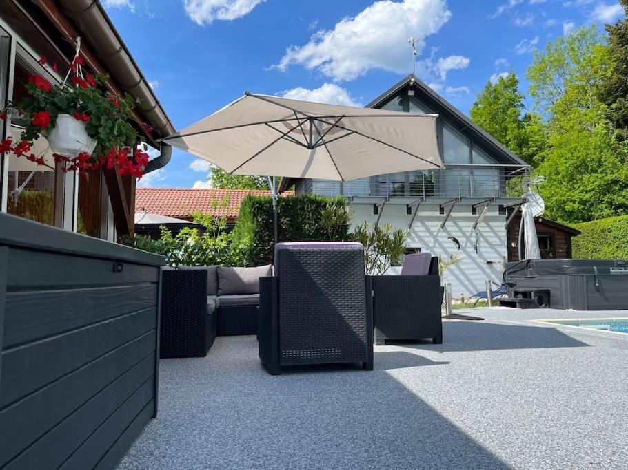 Chalet 2 Personnes Avec Jacuzzi Et Piscine Saisonniere Partagee Corcieux Esterno foto