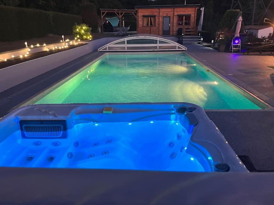 Chalet 2 Personnes Avec Jacuzzi Et Piscine Saisonniere Partagee Corcieux Esterno foto
