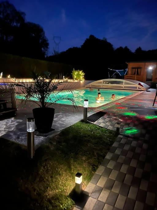 Chalet 2 Personnes Avec Jacuzzi Et Piscine Saisonniere Partagee Corcieux Esterno foto