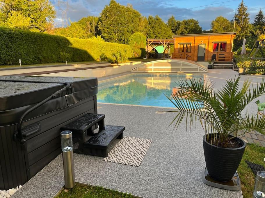 Chalet 2 Personnes Avec Jacuzzi Et Piscine Saisonniere Partagee Corcieux Esterno foto