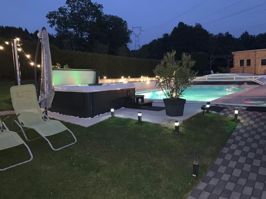 Chalet 2 Personnes Avec Jacuzzi Et Piscine Saisonniere Partagee Corcieux Esterno foto